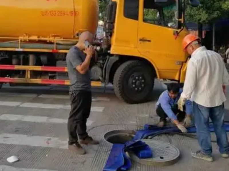 济南修马桶 济南修水管 蹲便改坐便 安装防臭地漏